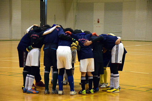 香川県のプラセールフットサルクラブ 三木スポーツ少年団との交流イベント 子供たちの円陣